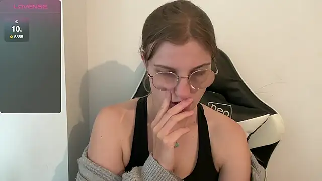 BustyKellyXXX online show from October 3, 2025, 8:55 am