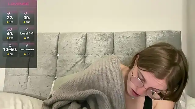 BustyKellyXXX online show from October 9, 2025, 8:51 pm