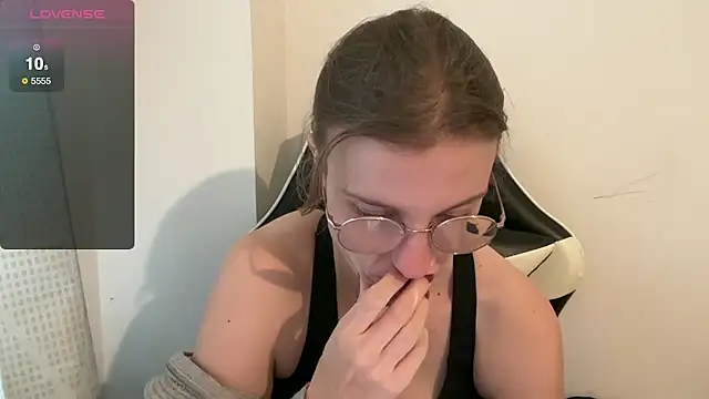 BustyKellyXXX online show from December 1, 2025, 10:09 am