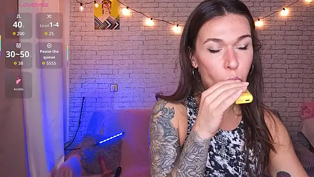 ReginaFoXXXy online show from October 10, 2025, 10:58 am