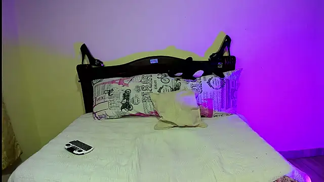  viollette  online show from September 15, 2025, 12:32 am