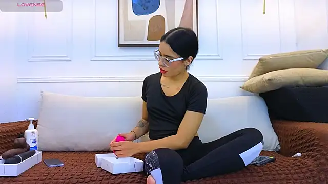 Rachel Donnelly online show from March 31, 2026, 1:07 am