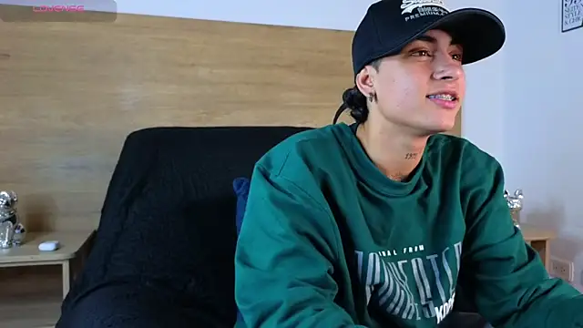 Stiven Benet  online show from September 29, 2025, 9:52 pm