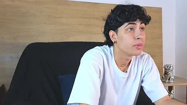 Stiven Benet  online show from October 6, 2025, 1:30 pm