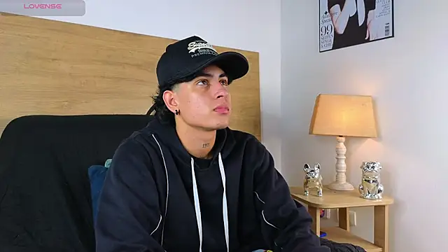 Stiven Benet  online show from October 15, 2025, 11:27 pm