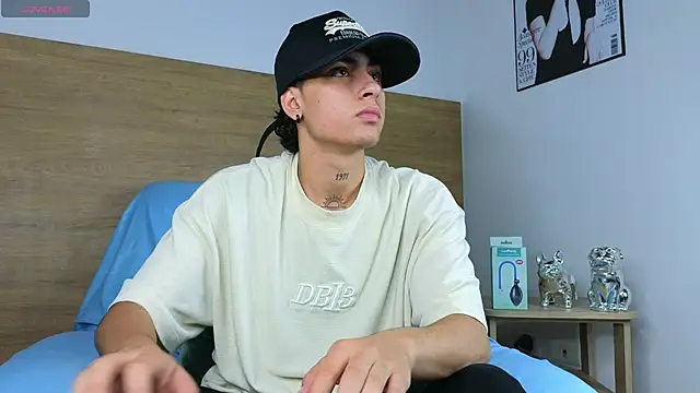 Stiven Benet  online show from October 23, 2025, 12:48 pm