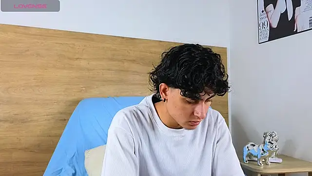 Stiven Benet  online show from November 4, 2025, 1:43 pm