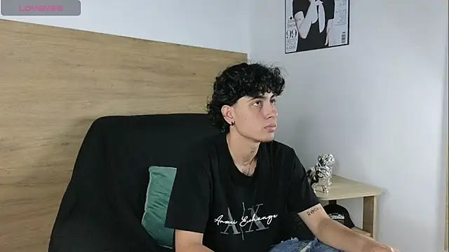 Stiven Benet  online show from November 5, 2025, 8:20 pm