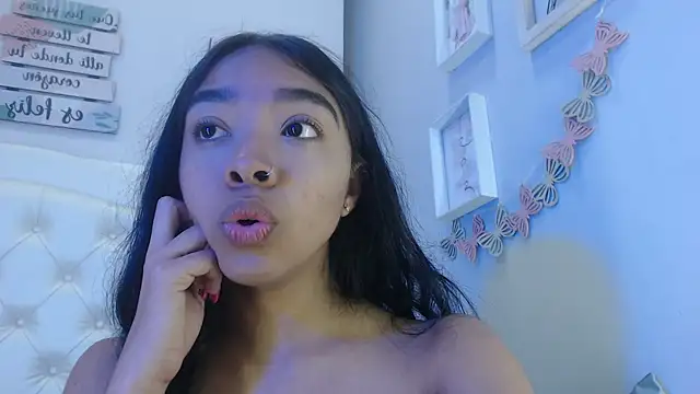 pocahontamoon online show from September 19, 2025, 1:01 pm