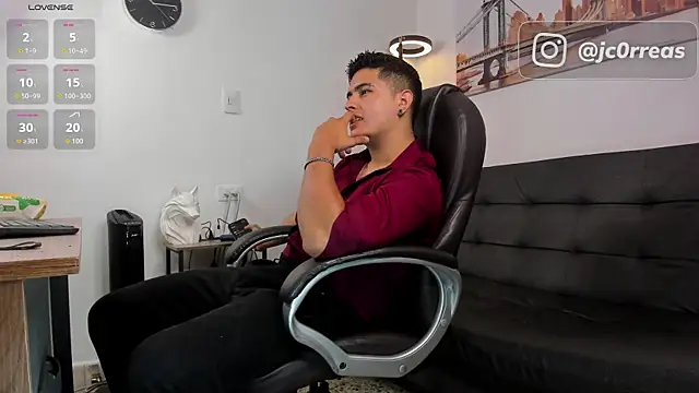 Snapshot of _Juanes chatting on October 26, 2025, 10:04 pm Juanes online show from October 26, 2025, 10:04 pm