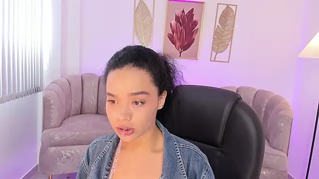 Ayshel cooperr online show from October 12, 2025, 4:17 pm