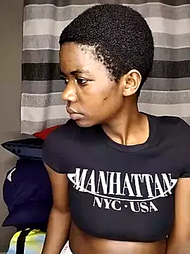 Snapshot of Berryangel03 chatting on October 6, 2025, 6:27 pm Berryangel03 online show from October 6, 2025, 6:27 pm