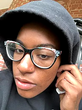 Tu GataLinda online show from September 24, 2025, 8:56 pm