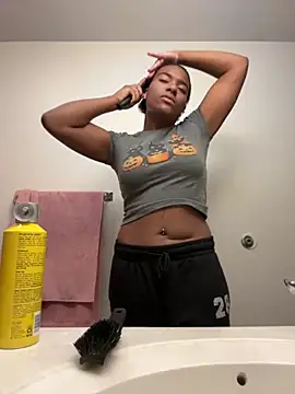 Tu GataLinda online show from October 21, 2025, 1:23 pm