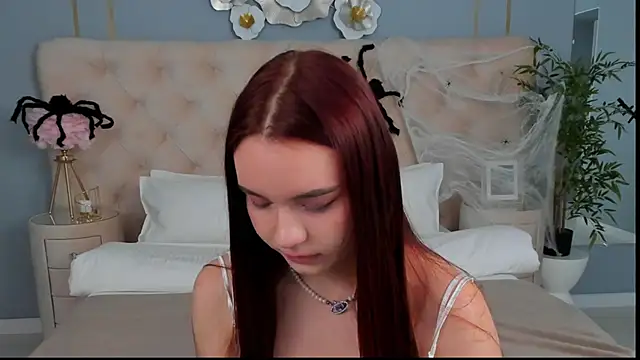 NoraHaynes online show from November 3, 2025, 3:08 am