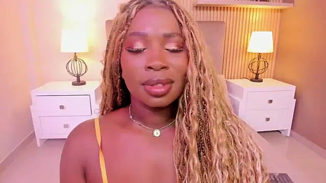 SerenaWinslow online show from April 17, 2026, 12:19 pm