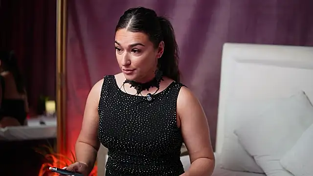 Snapshot of EmmaDallas chatting on June 30, 2026, 8:10 pm EmmaDallas online show from June 30, 2026, 8:10 pm