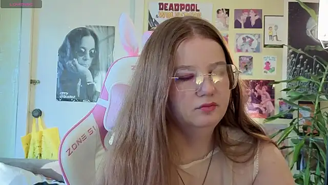 Sienna-Cow online show from October 19, 2025, 12:28 pm