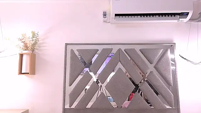 nahomy ryans online show from November 11, 2025, 12:32 am