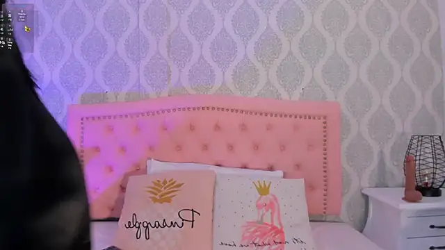 OnlyGia online show from November 12, 2025, 8:08 pm