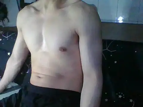 malacobi0 online show from September 24, 2025, 4:43 pm