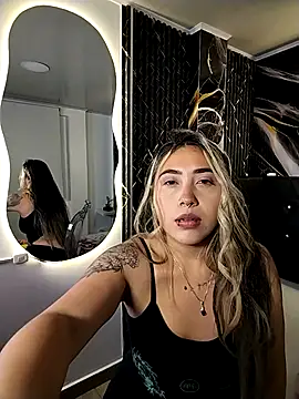  ManuVeelez online show from October 8, 2025, 3:04 am