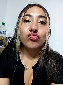  ManuVeelez online show from December 19, 2025, 10:28 pm