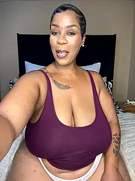 THICKBUNNYCHICKxxx online show from January 6, 2026, 8:23 pm