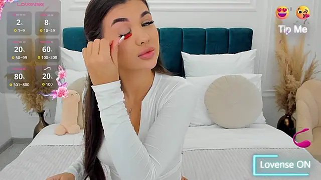 MonCarla online show from October 13, 2025, 5:29 am