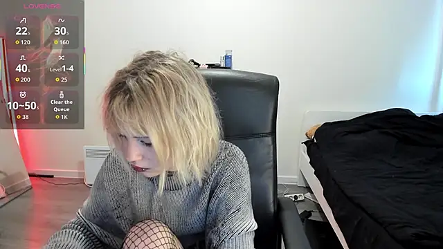 LiyaLuna online show from October 8, 2025, 10:35 am