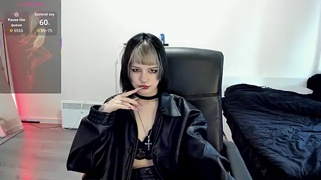 LiyaLuna online show from October 10, 2025, 10:47 am