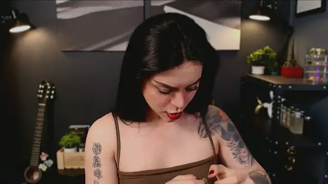 LUNACOCKSLAYER online show from November 11, 2025, 6:46 am