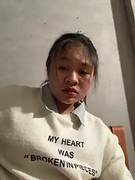 NhuFox online show from February 9, 2026, 1:26 pm