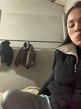 NhuFox online show from February 17, 2026, 1:35 am