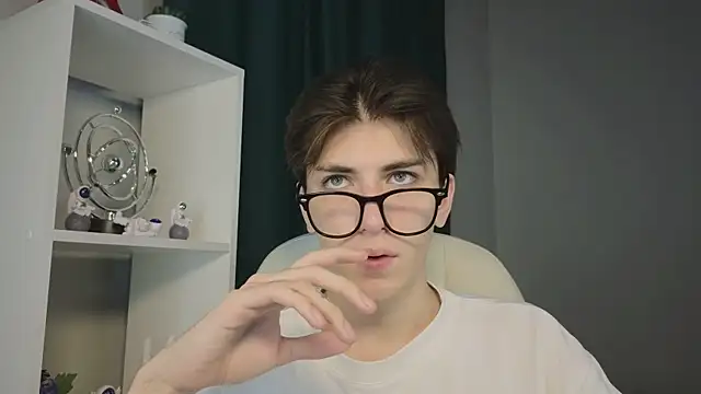 Oliver Starboy online show from September 19, 2025, 5:42 am