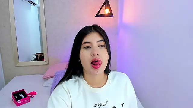 Snapshot of Isabella-Rosee chatting on September 23, 2025, 12:19 pm Isabella-Rosee online show from September 23, 2025, 12:19 pm