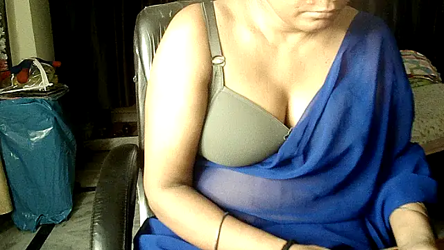 Snapshot of Anaconda-Mall chatting on June 1, 2026, 10:33 pm Anaconda-Mall online show from June 1, 2026, 10:33 pm