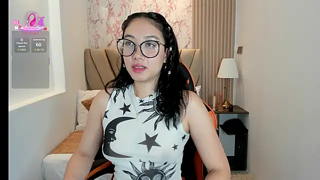 Yuna  Min online show from September 27, 2025, 2:44 pm