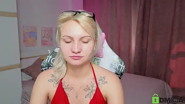 Cameronlovely  online show from September 13, 2025, 7:52 am