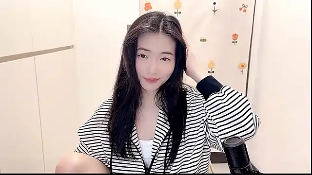 Rosalind xixi online show from October 27, 2025, 3:32 am