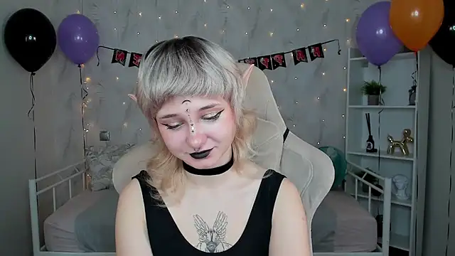 Tori Cutie online show from November 1, 2025, 12:01 am