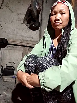 Snapshot of TinTin321 chatting on February 8, 2026, 10:57 pm TinTin321 online show from February 8, 2026, 10:57 pm