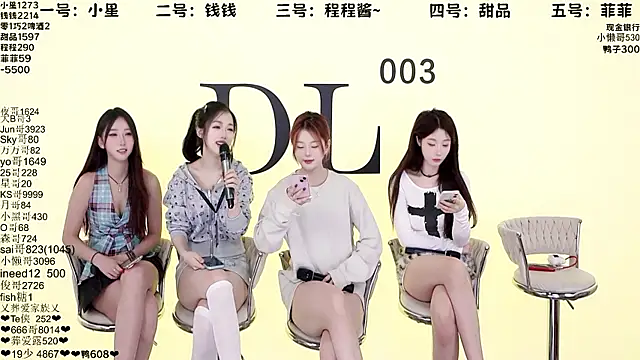 Snapshot of ZZ00033S chatting on October 19, 2025, 8:48 am ZZ00033S online show from October 19, 2025, 8:48 am