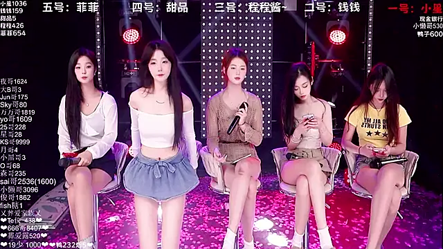 Snapshot of ZZ00033S chatting on October 27, 2025, 8:40 am ZZ00033S online show from October 27, 2025, 8:40 am