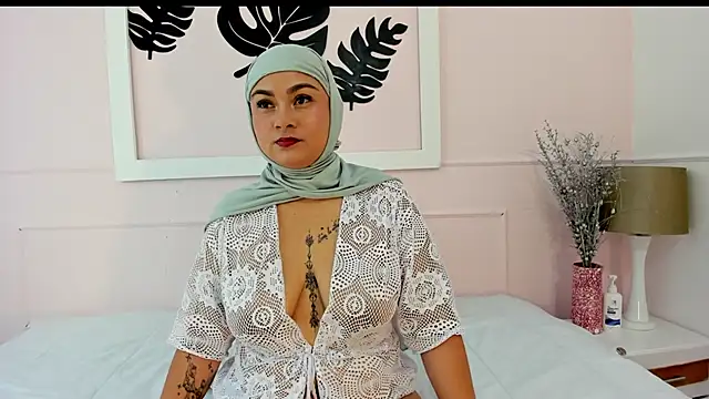 azaharaaa  online show from September 30, 2025, 11:26 am