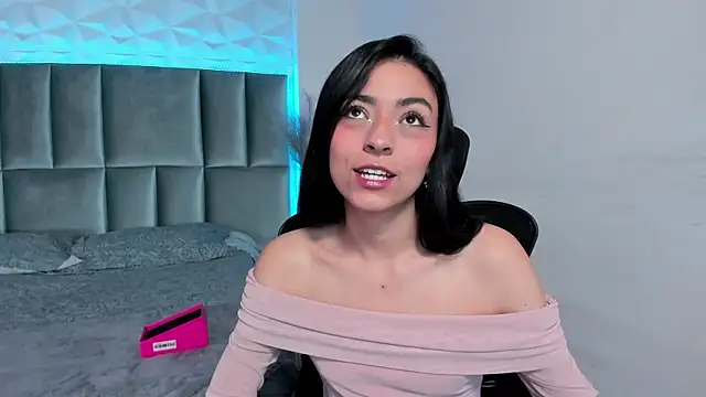 canelleGarces online show from September 26, 2025, 12:09 pm