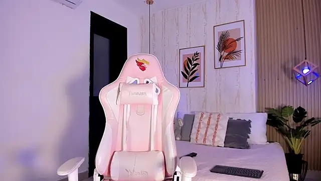 Ayleen Dunkan online show from November 12, 2025, 12:38 pm