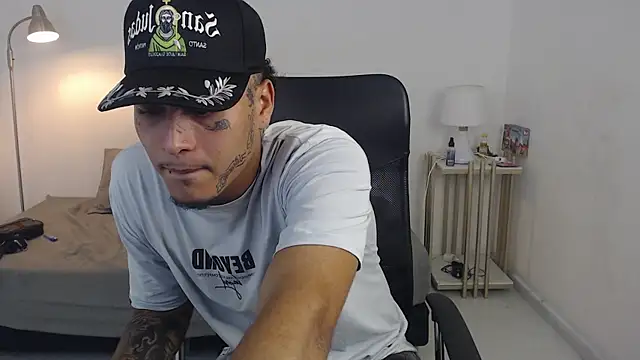 crow black00 online show from September 24, 2025, 4:05 am