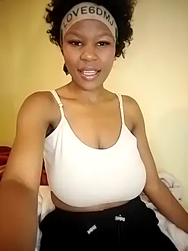 Seductive Yellow Titties online show from November 16, 2025, 8:31 am