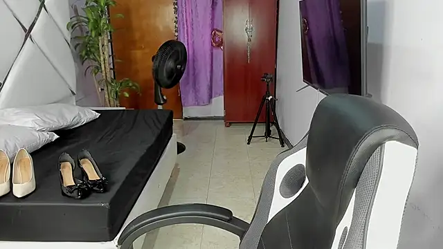 KikaDuque online show from September 26, 2025, 6:45 pm